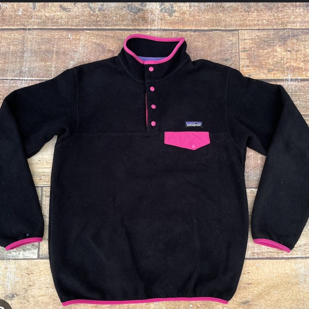 Patagonia Synchilla Fleece Pullover Women’s Medium. Black and pink.